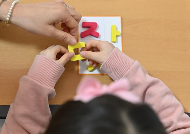 지난 2월 22일 서울 종로구 늘찬아동청소년발달센터에서 영유아 발달 지연 치료 수업 시연이 진행 중이다. 최주연 기자