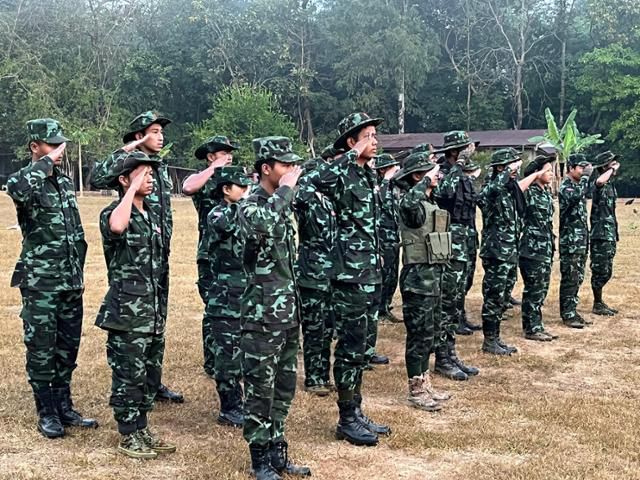 지난 1월 미얀마 카렌주 다운타만에서 시민 학생군들이 훈련을 받고 있다. 다운타만(미얀마)=허경주 기자