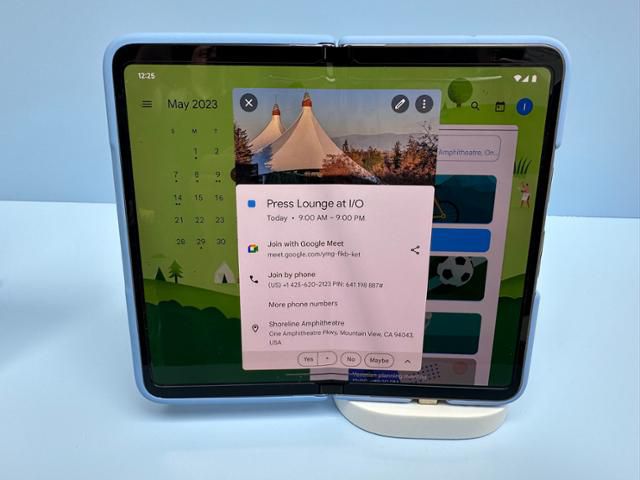 10일(현지시간) 미국 실리콘밸리 구글 본사에서 열린 연례 개발자대회(I/O) 현장에 전시된 구글 폴더블폰 '픽셀 폴드' 실물. 실리콘밸리=이서희 특파원