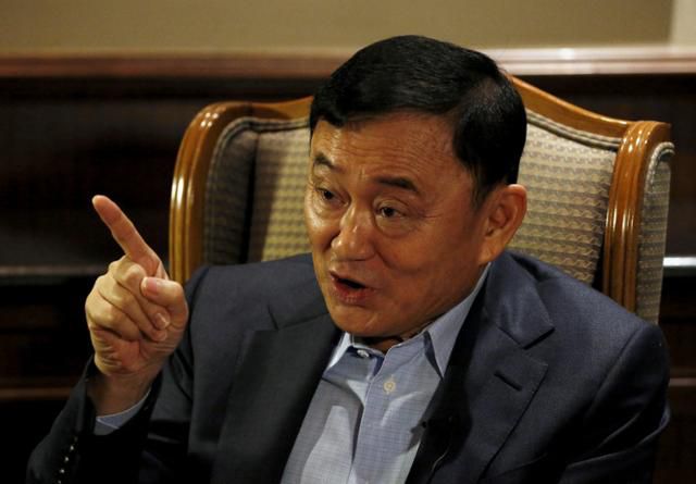 탁신 친나왓 전 태국 총리가 2016년 2월 싱가포르에서 로이터와 인터뷰를 하고 있다. 싱가포르=로이터 연합뉴스