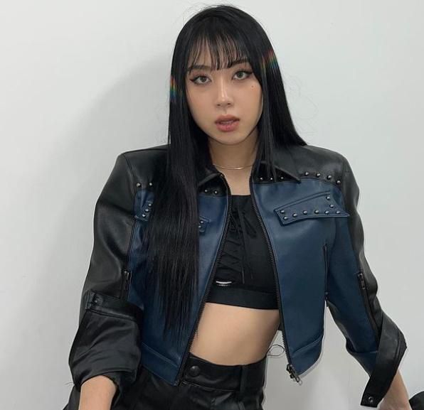 이영지는 최근 카리나의 외모를 칭찬했다가 비판에 휩싸였다. 이영지 SNS