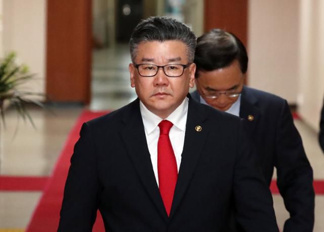 유병호 감사원 사무총장이 지난달 30일 오전 서울 종로구 세종대로 정부서울청사에서 열린 국무회의에 참석하고 있다. 뉴스1