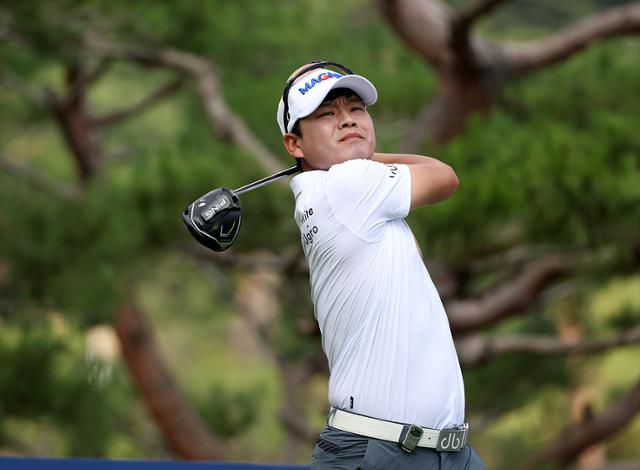정한밀이 9일 경남 양산시 에이원컨트리클럽에서 열린 제66회 KPGA 선수권대회 2라운드 14번 홀에서 드라이버 샷을 하고 있다. KPGA 제공