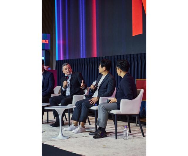 22일 서울 포시즌스호텔에서는 넷플릭스와 한국 콘텐츠 이야기 간담회가 진행됐다. 행사에는 넷플릭스 CEO 테드 서랜도스와 아태 지역 콘텐츠 총괄 김민영 용필름 대표 임승용 퍼스트맨스튜디오 대표 김지연 등이 참석해 이야기를 나눴다. 넷플릭스 제공