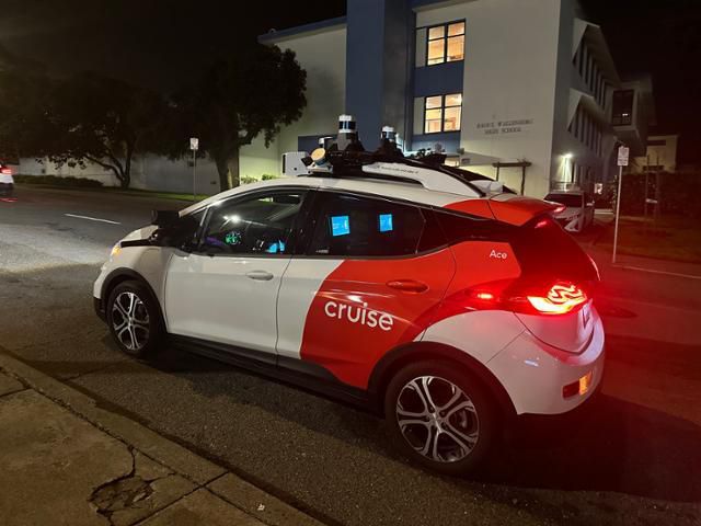 지난해 6월 미국 샌프란시스코 북서부 지역에서 상용 서비스를 시작한 GM의 무인 자율주행 택시 크루즈. 샌프란시스코=이서희 특파원