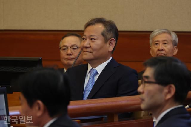 이상민 행정안전부 장관이 5월 9일 서울 종로구 헌법재판소 대심판정에서 헌법재판관들을 바라보고 있다. 하상윤 기자