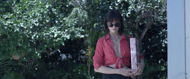 젊은 여성 영화학도 소피는 의문투성이다. 천재적인 재능을 지닌 듯하나 과거 행적은 수상쩍기만 하다. 애플TV플러스 제공