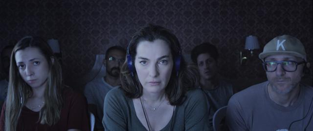 앨리스는 소피에 대한 의심을 떨치지 못하고 강박에 시달리면서도 연출 작업을 지속한다. 연출 경력을 위해서라면 그는 무엇이든 희생할 각오가 돼 있다. 애플TV플러스 제공