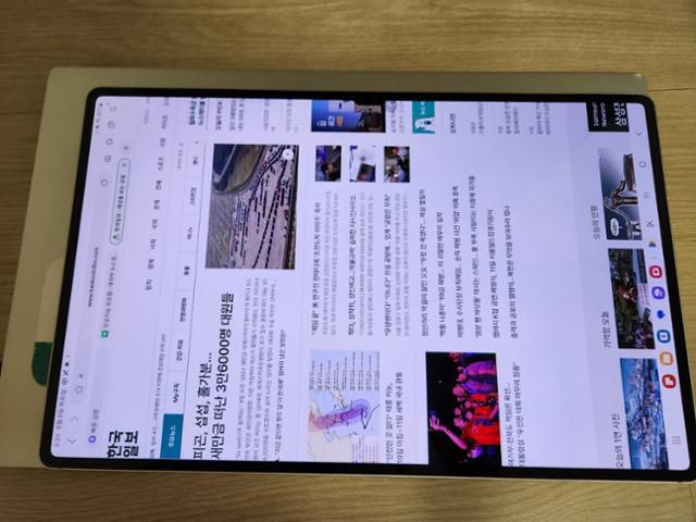 갤럭시탭 S9 울트라는 14.6인치로 기자가 사용하는 노트북 갤럭시북 프로(NT951XDB·15.6인치)보다 크기가 조금 작았다. 김지현 기자
