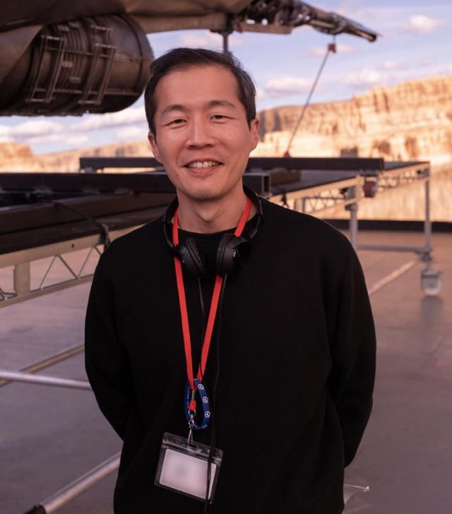 영화 '미나리'(2021)를 만든 한국계 미국인 정이삭 감독은 디즈니플러스 새 시리즈 '만달로리안' 시즌3 연출을 맡았다. 월트디즈니컴퍼니 제공