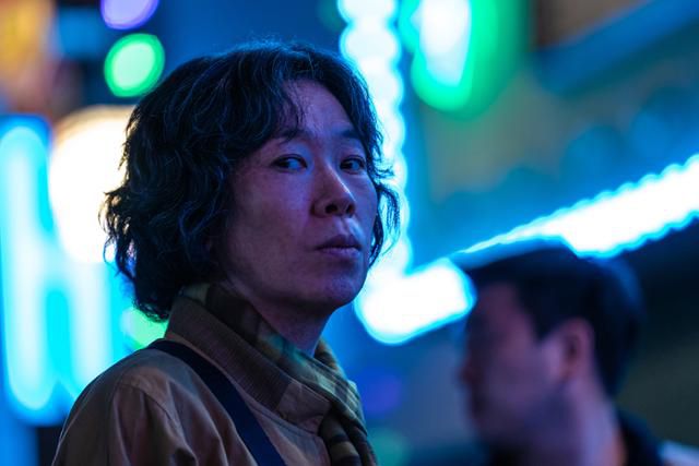 넷플릭스 오리지널 '마스크걸'에서 배우 염혜란이 연기한 김경자는 아들 주오남의 죽음 이후 김모미를 향한 복수심에 불타 온 인생을 바친다. 넷플릭스 제공