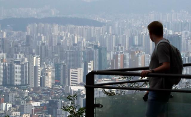 지난달 31일 서울의 아파트 일대 모습. 뉴시스