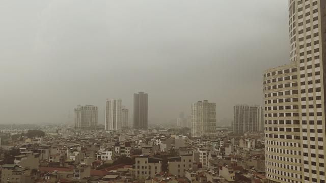 3일 베트남 하노이의 하늘이 대기오염으로 뿌옇다. 건기(11~4월)가 되면 오염도는 더욱 심해진다. 하노이=허경주 특파원