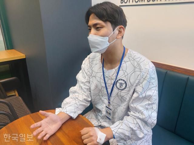 19일 서울 송파구 경찰병원 앞 카페에서 최지현 경사가 불합리한 공상 제도에 대해 설명하고 있다. 서현정 기자