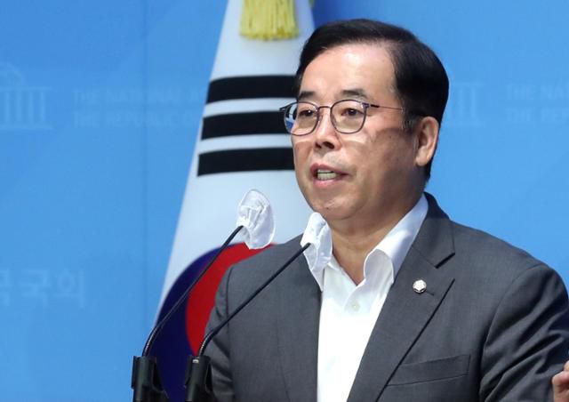 국회 과학기술정보방송통신위원회 간사인 박성중 국민의힘 의원이 4일 오후 서울 여의도 국회 소통관에서 열린 '항저우 아시안게임 클릭 응원수 조작' 관련 기자회견에서 발언을 하고 있다. 뉴시스