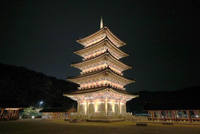 사명대사공원의 평화의탑은 김천 인증사진 명소다. ⓒ박준규