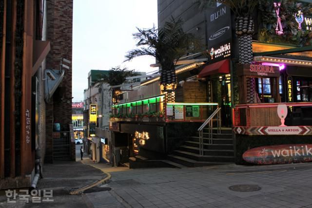 이태원 참사가 발생한 지 약 3개월이 지난 2월 서울 용산구 이태원역 인근 세계음식문화거리가 한산하다. 김소희 기자