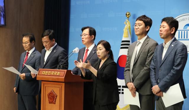 국회 행정안전위원회 소속 국민의힘 의원들이 8월 31일 국회 소통관에서 더불어민주당 등 야당의 이태원참사 특별법 강행 처리를 비판하는 기자회견을 열고 있다. 뉴시스