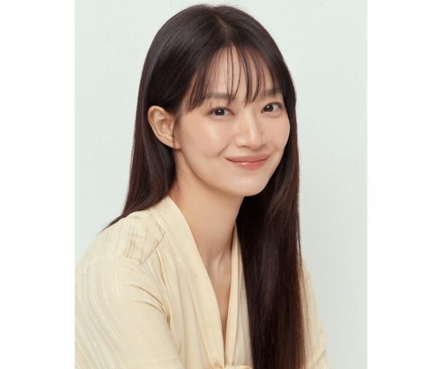 신민아가 인터뷰를 통해 자신의 생각을 밝혔다. 에이엠엔터테인먼트 제공