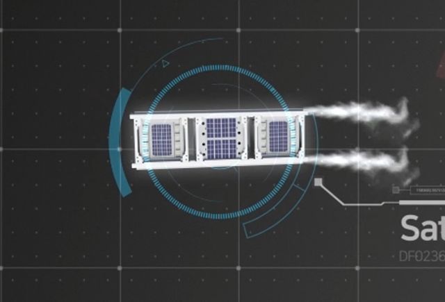 위성(사각형 3개)에 장착된 우주로테크의 추진기(흰색 막대 모양)가 가스(흰색 연기)를 분사해 궤도 이탈을 시도하고 있는 모습을 컴퓨터 시뮬레이션으로 구현한 화면. 우주로테크 제공