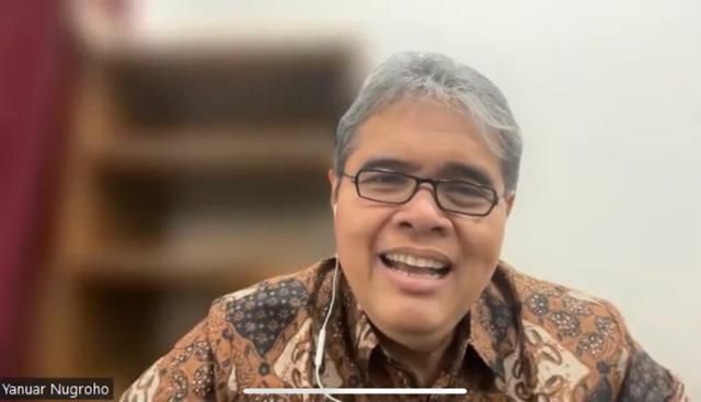 동남아시아 싱크탱크 ISEAS-유소프 이샥 연구소 야누아르 누그로호 선임연구원이 20일 한국일보와 화상 인터뷰를 하고 있다.