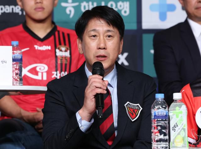 박태하 포항 스틸러스 감독이 26일 오전 서울 중구 플라자호텔에서 열린 2024 K리그 개막 미디어데이 행사에서 이번 시즌 출사표를 던지고 있다. 연합뉴스
