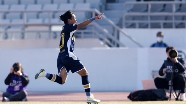 서울이랜드 조동재가 10일 수원 삼성전에서 결승골을 넣은 뒤 세리머니를 하고 있다. 한국프로축구연맹 제공