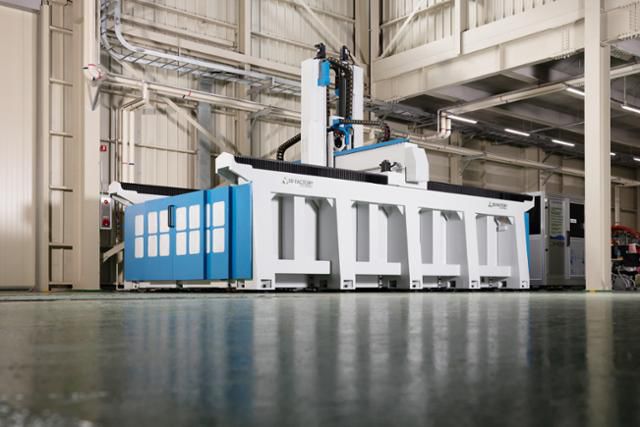 2019년 출시한 적층‧가공 일체형 하이브리드 가공기는 제품 제작 시간을 기존의 절반으로 줄일 수 있다. 쓰리디팩토리 제공