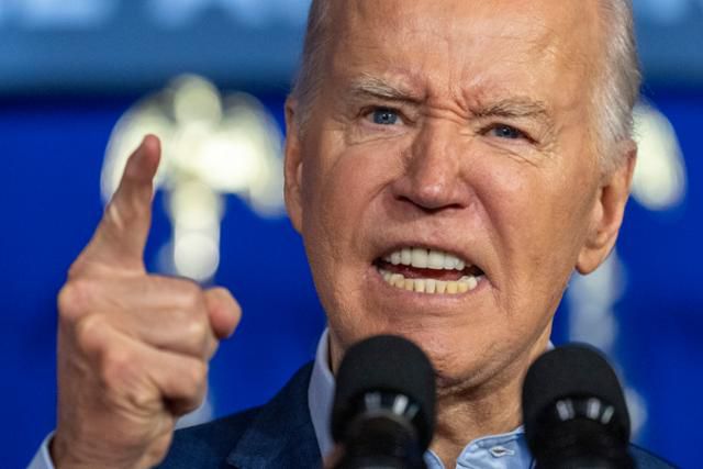 조 바이든 미국 대통령이 16일 미 펜실베이니아주 스크랜턴 문화센터에서 선거 유세를 펼치고 있다. 펜실베이니아=AP 뉴시스