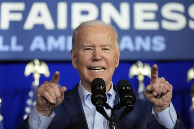 조 바이든 미국 대통령이 16일 펜실베이니아주 스크랜턴 문화센터에서 격정적인 표정으로 대선 유세를 하고 있다. 스크랜턴=AP 연합뉴스