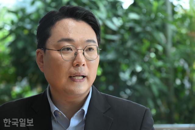 천하람 개혁신당 당선자가 24일 국회 의원회관에서 인터뷰를 하고 있다. 고영권 기자