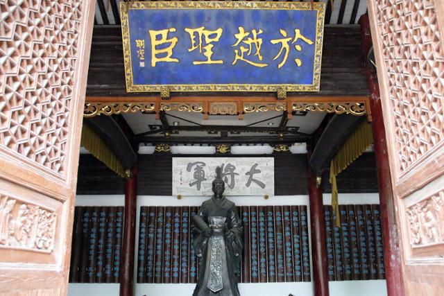 주지 범려 사당의 '어월성신'과 '대장군' 편액.ⓒ최종명