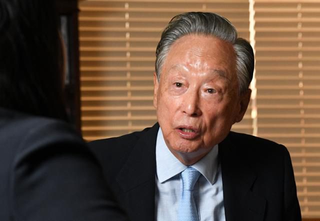 13일 권노갑 김대중재단 이사장이 서울 마포구에 위치한 김대중도서관에서 본보와 인터뷰하고 있다. 임은재 인턴기자