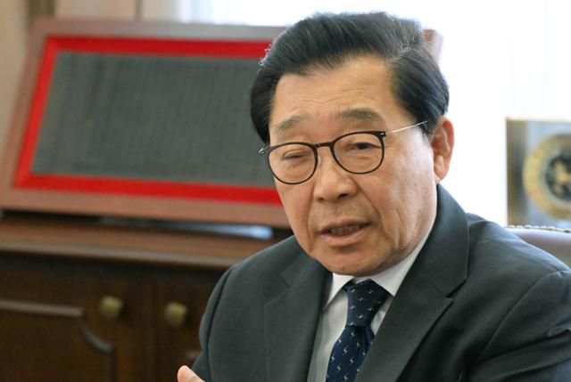 13일 김대중도서관에서 진행된 권노갑 김대중재단 이사장 인터뷰에서 양영두 흥사단 상임대표가 발언하고 있다. 서재훈 기자