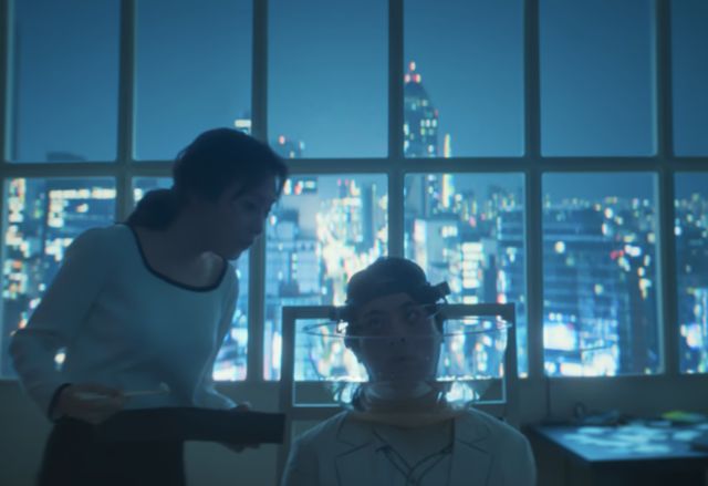 넷플릭스 드라마 '더 에이트 쇼'에서 참가자들을 고문하는 장면. 넷플릭스 제공