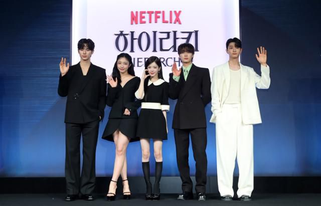 배우 이채민(왼쪽부터) 지혜원 노정의 이원정 김재원이 3일 오전 서울 중구 앰배서더 서울 풀만에서 열린 넷플릭스 시리즈 '하이라키' 제작발표회에서 포즈를 취하고 있다. 뉴시스