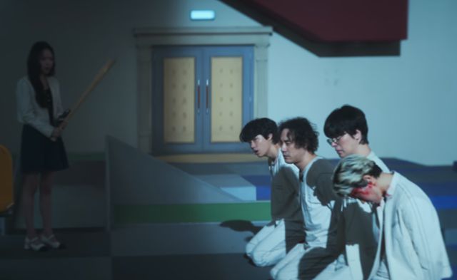 점점 더 자극적인 것만 좇는 '도파민 사회'를 비판하지만, 폭력 장면이 계속되는 드라마 '더 에이트 쇼'. 넷플릭스 제공