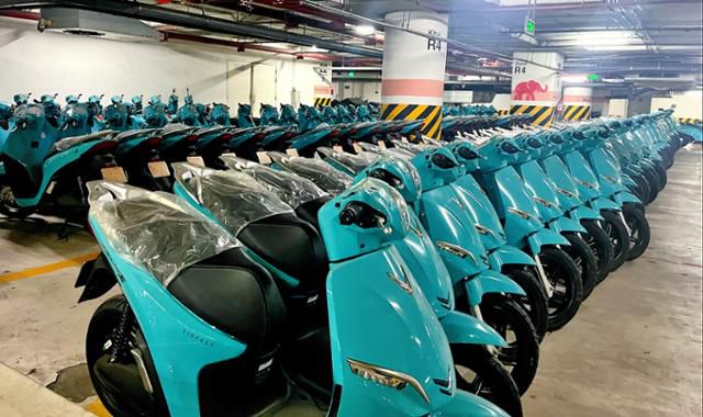 지난달 30일 베트남 하노이의 빈패스트 오토바이 주차장에 전기 오토바이 수십 대가 주차돼 있다. 하노이=허경주 특파원