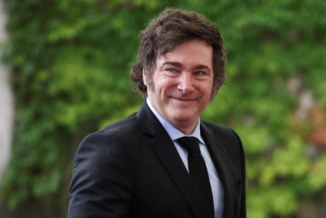 하비에르 밀레이 아르헨티나 대통령이 23일 독일 베를린 총리실에서 올라프 숄츠 독일 총리와 만나고 있다. 베를린=로이터 연합뉴스