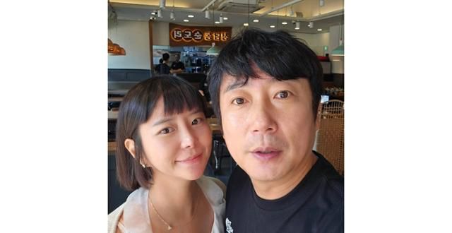 코미디언 이수근 아내 박지연이 인공관절로 인한 고충을 토로했다. 박지연 SNS