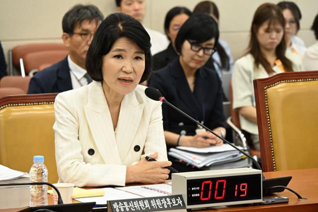 이진숙 방송통신위원장 후보자가 24일 국회에서 열린 인사 청문회에서 의원의 질의에 답변하고 있다. 고영권 기자