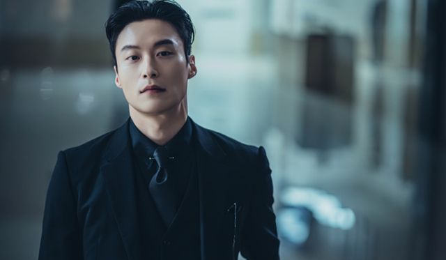 허남준은 '유어 아너'에서 김상혁을 연기한다. 김상혁은 우원그룹 회장 김강헌의 첫째 아들로, 그의 잔혹성과 카리스마를 쏙 빼닮은 인물이다. 스튜디오지니 제공