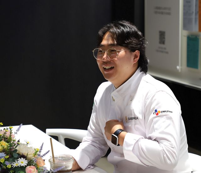 신용준 셰프가 26일 서울 동대문구 CJ제일제당센터에서 본보와 인터뷰를 하는 모습. CJ제일제당 제공