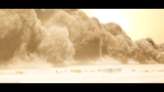 엘승 타사르해 지역에서 2018년 촬영된 한 몽골 가수의 뮤직비디오의 한 장면. 연출이 아닌 실제다. 이곳 주민인 엠 바야르바트는 이 영상을 보여주면서 사막화 때문에 갈수록 모래폭풍이 심해지고 있다고 했다. 그는 또 풀이 예전보다 드문드문 자라고 설날 이후에도 날씨가 춥고 눈이 오는 이상기후 탓에 갈수록 목축업을 하기도 어렵다고 말했다. 미니 에지 테메친(Minii eej temeechin) 뮤직비디오 캡처