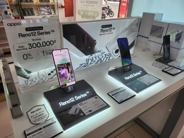 지난 20일 베트남 하노이의 한 전자기기 매장에 중국 스마트폰 제조사 오포(OPPO)의 신형 휴대폰이 전시돼 있다. 전자기기는 동남아시아 각국이 중국에서 가장 많이 수입하는 제품군 중 하나다. 하노이=허경주 특파원