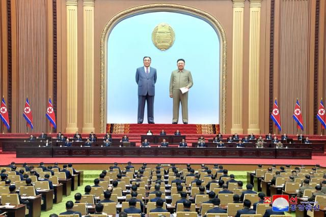 북한은 지난 7, 8일 평양 만수대의사당에서 최고인민회의 제14기 제11차 회의를 열어 사회주의헌법 일부 내용을 수정보충(개정)했다고 조선중앙통신이 9일 보도했다. 평양=조선중앙통신 연합뉴스