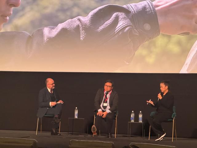 지난 23일 오후 이종필(가운데) 감독이 제9회 런던아시아영화제 개막작 '탈주' 상영이 끝난 후 관객과의 질의응답 시간에 참석해 답변하고 있다. 런던아시아영화제 제공