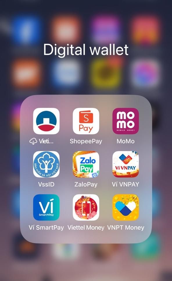 한 베트남 20대 여성의 휴대폰 화면. 전자상거래 플랫폼 쇼피(첫 번째 줄 왼쪽 두 번째)와 전자지갑 모모(첫째 줄 왼쪽 세 번째) 등 동남아시아 유니콘 기업들의 애플리케이션이 깔려 있다. 하노이=허경주 특파원