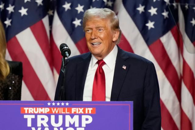 미국 공화당 대선 후보 도널드 트럼프 전 대통령이 6일 플로리다주 웨스트팜비치 컨벤션 센터에서 대선 승리 연설을 하고 있다. 웨스트팜비치=AP 뉴시스]