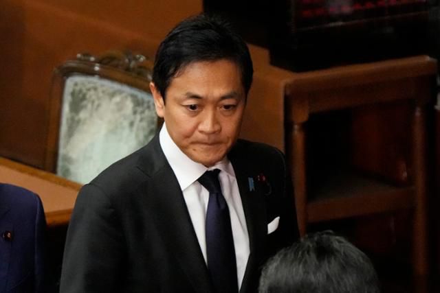 다마키 유이치로 일본 국민민주당 대표가 11일 도쿄 중의원 본회의장에서 총리 지명 투표를 마친 뒤 자리로 돌아가고 있다. 도쿄=AP 연합뉴스